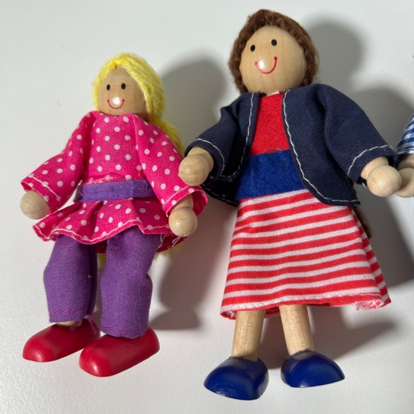 Melissa & Doug/ Hape Wood Dolls and Hape Assorted Wood Furniture Set of 12 (18B) - Picture 2 of 14